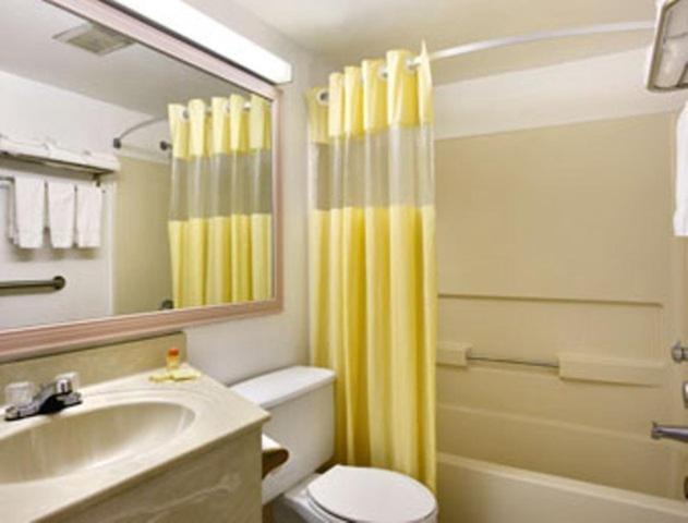Rodeway Inn Leesburg Chain Of Lakes Стая снимка